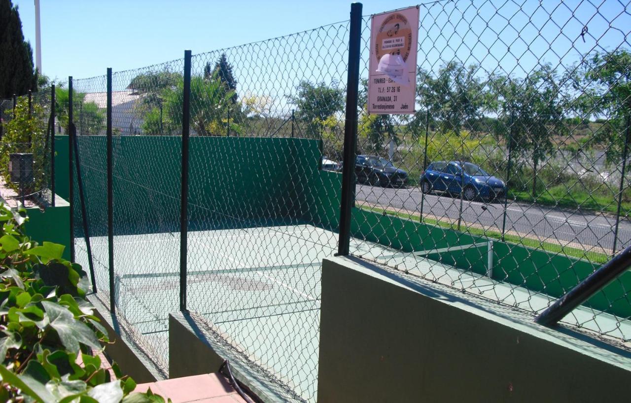 Olhando Um Campo De Golf 伊斯兰蒂拉 外观 照片